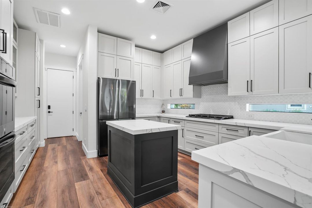 Kitchen/Island