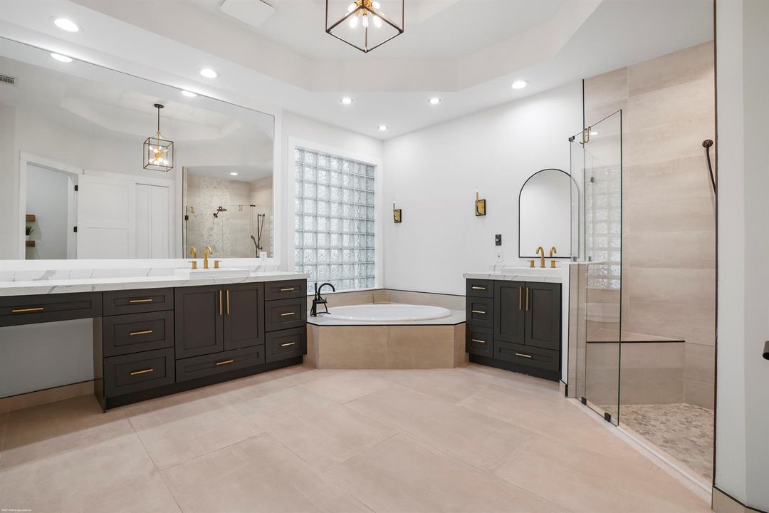 Primary En-Suite
