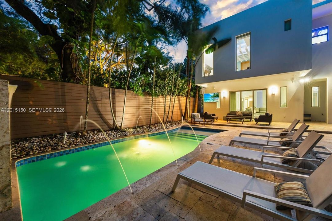 En Renta: $38,500 (4 camas, 4 baños, 4898 Pies cuadrados)