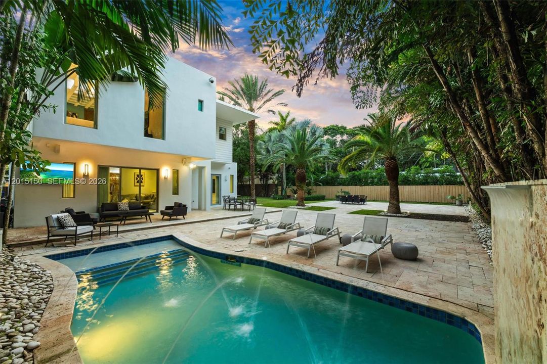 En Renta: $38,500 (4 camas, 4 baños, 4898 Pies cuadrados)