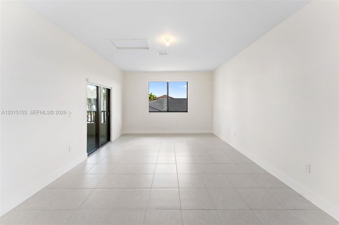 Activo con contrato: $6,000 (3 camas, 3 baños, 2366 Pies cuadrados)