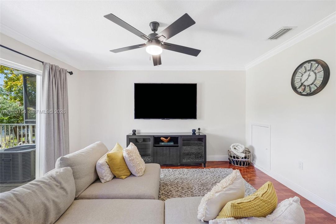 En Venta: $519,999 (3 camas, 2 baños, 1614 Pies cuadrados)