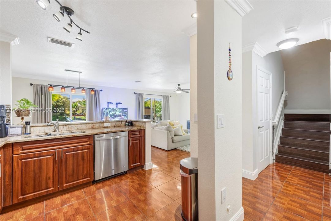 En Venta: $519,999 (3 camas, 2 baños, 1614 Pies cuadrados)