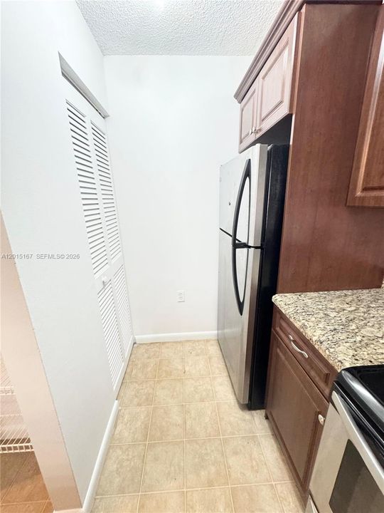 For Sale: $179,000 (1 beds, 1 baths, 800 Square Feet)