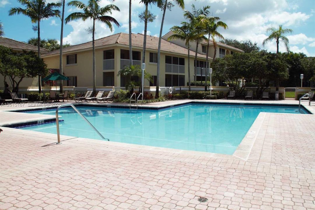 For Sale: $179,000 (1 beds, 1 baths, 800 Square Feet)