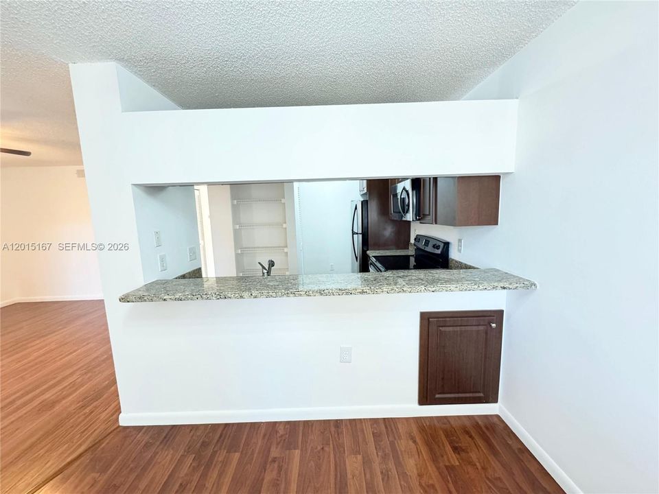 For Sale: $179,000 (1 beds, 1 baths, 800 Square Feet)