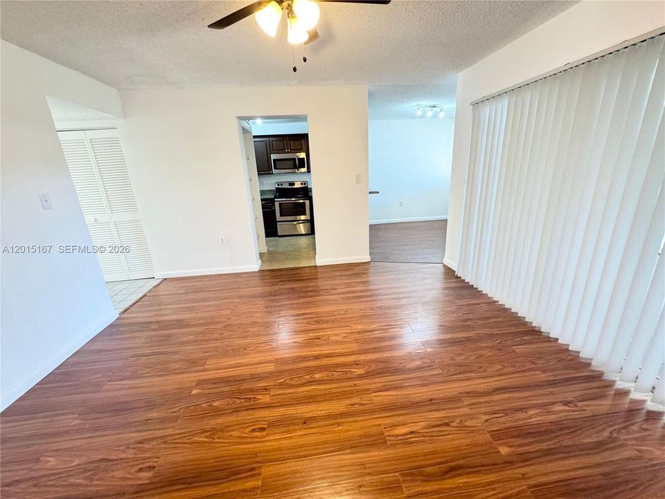 For Sale: $179,000 (1 beds, 1 baths, 800 Square Feet)