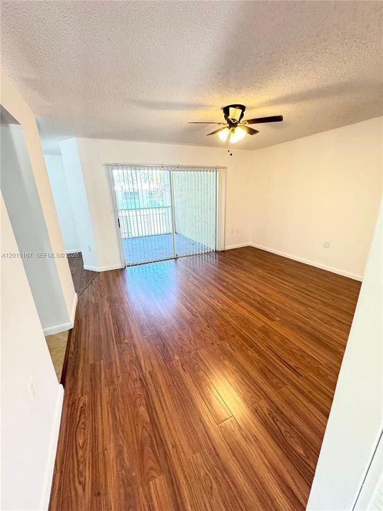 For Sale: $179,000 (1 beds, 1 baths, 800 Square Feet)