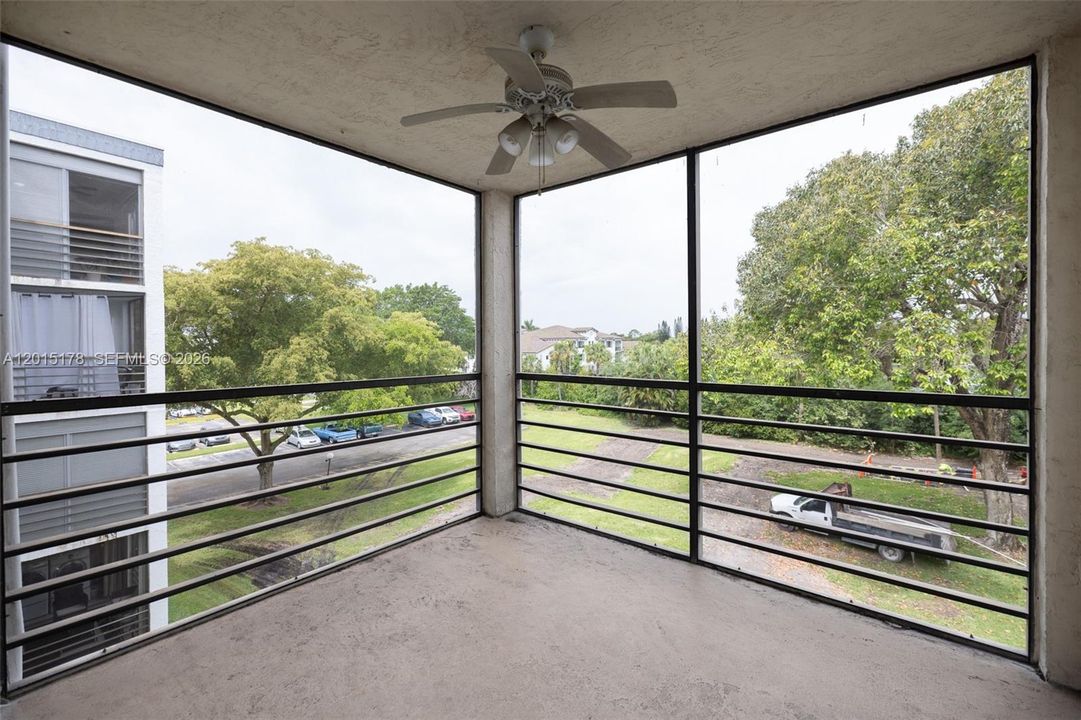 For Rent: $2,100 (2 beds, 2 baths, 900 Square Feet)