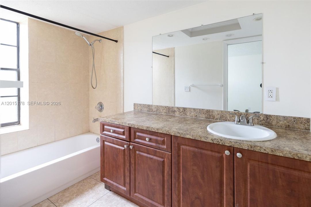 For Rent: $2,100 (2 beds, 2 baths, 900 Square Feet)