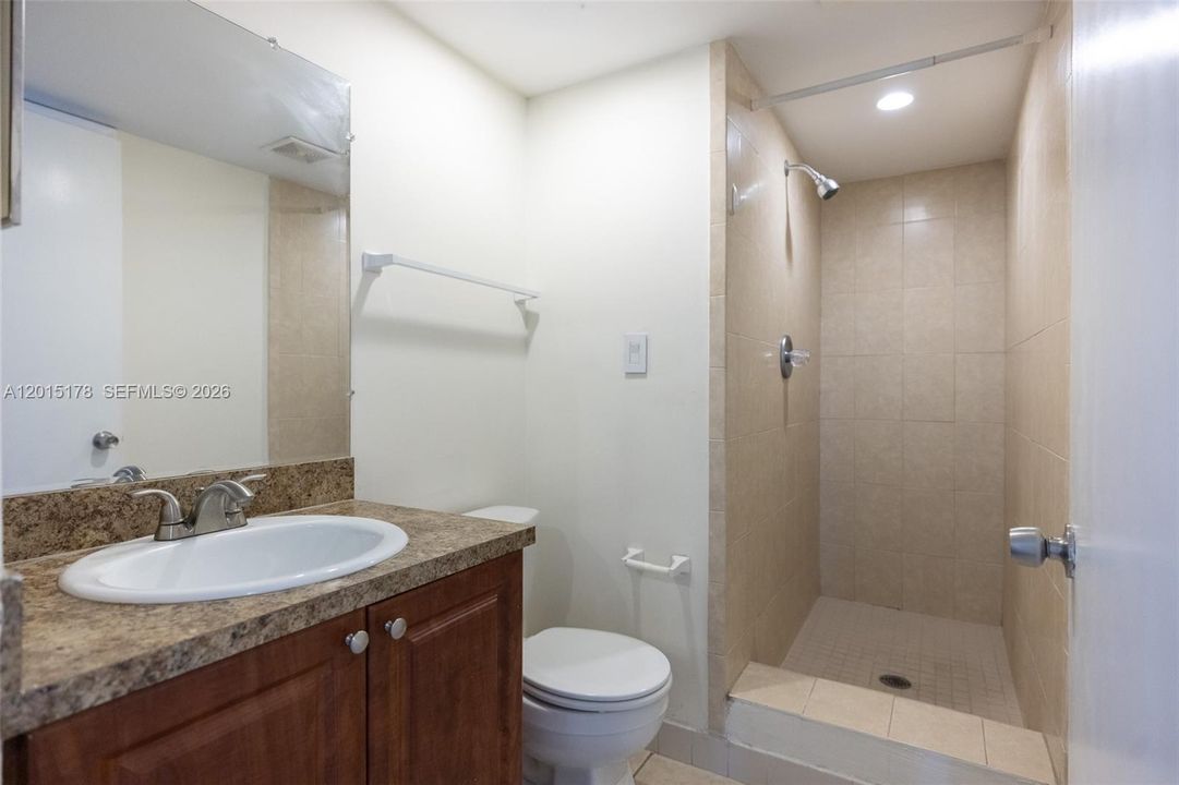 For Rent: $2,100 (2 beds, 2 baths, 900 Square Feet)