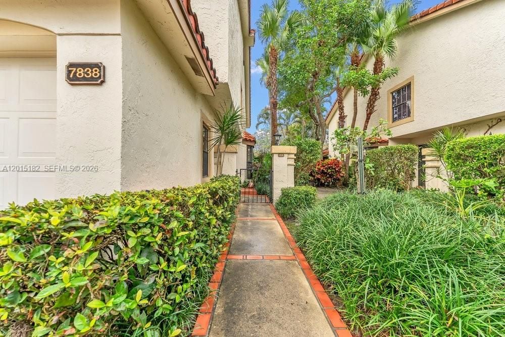 For Sale: $500,000 (3 beds, 2 baths, 1823 Square Feet)