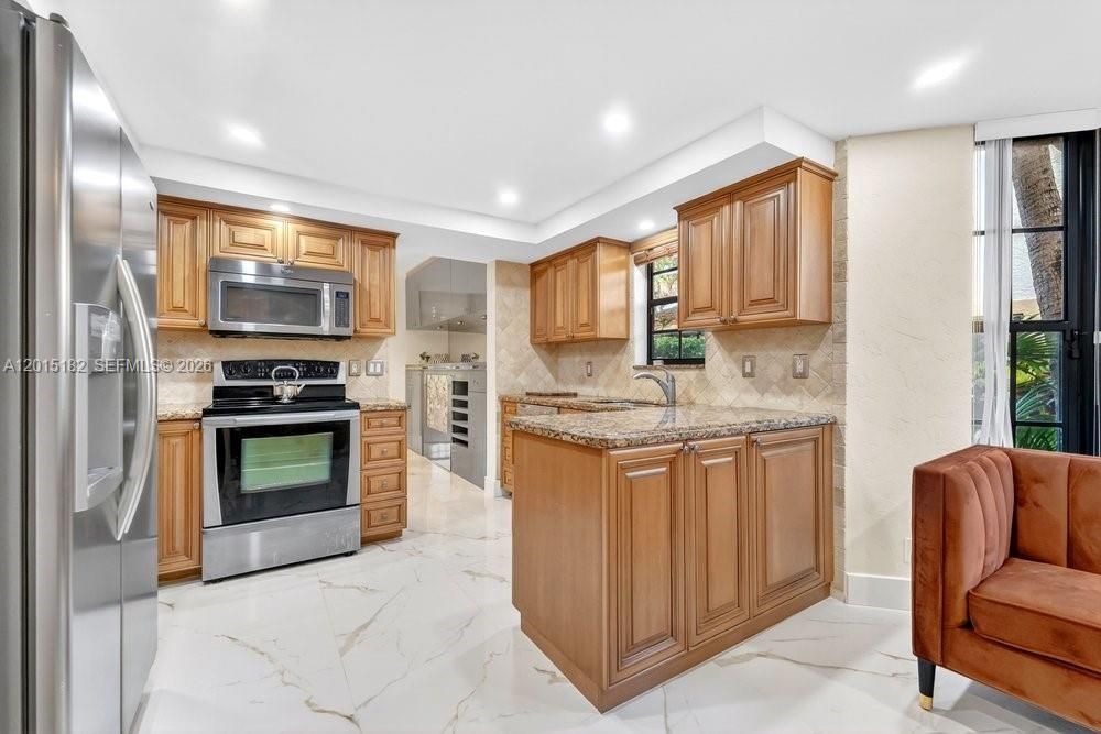 For Sale: $500,000 (3 beds, 2 baths, 1823 Square Feet)