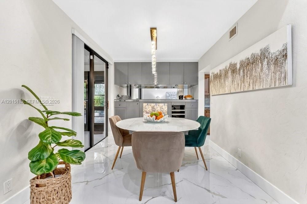 For Sale: $500,000 (3 beds, 2 baths, 1823 Square Feet)