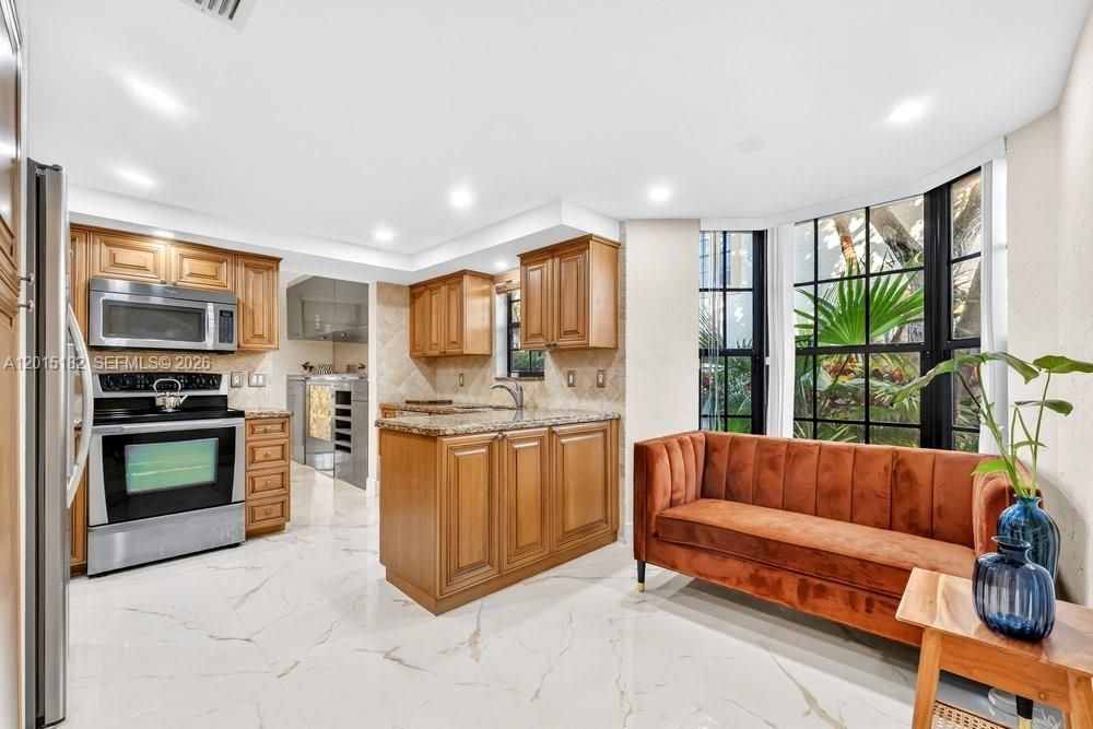 For Sale: $500,000 (3 beds, 2 baths, 1823 Square Feet)