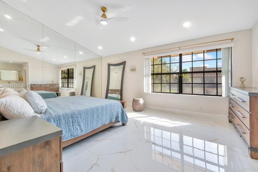 For Sale: $500,000 (3 beds, 2 baths, 1823 Square Feet)
