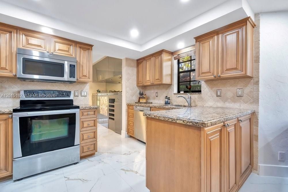 For Sale: $500,000 (3 beds, 2 baths, 1823 Square Feet)