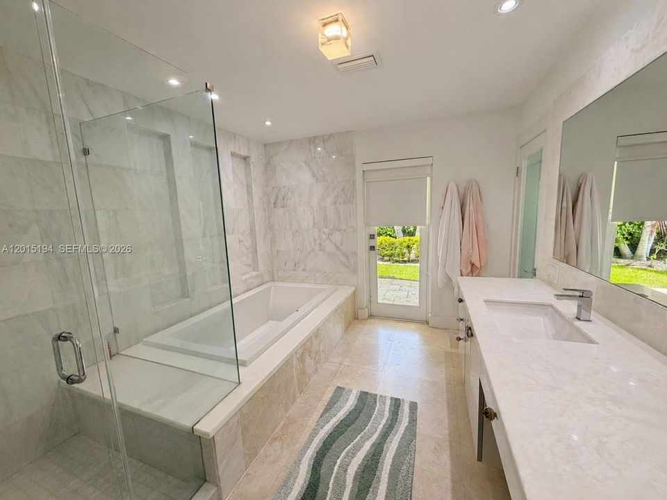 В аренду: $17,900 (3 спален, 3 ванн, 2388 Квадратных фут)