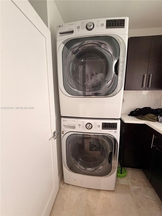 В аренду: $17,900 (3 спален, 3 ванн, 2388 Квадратных фут)
