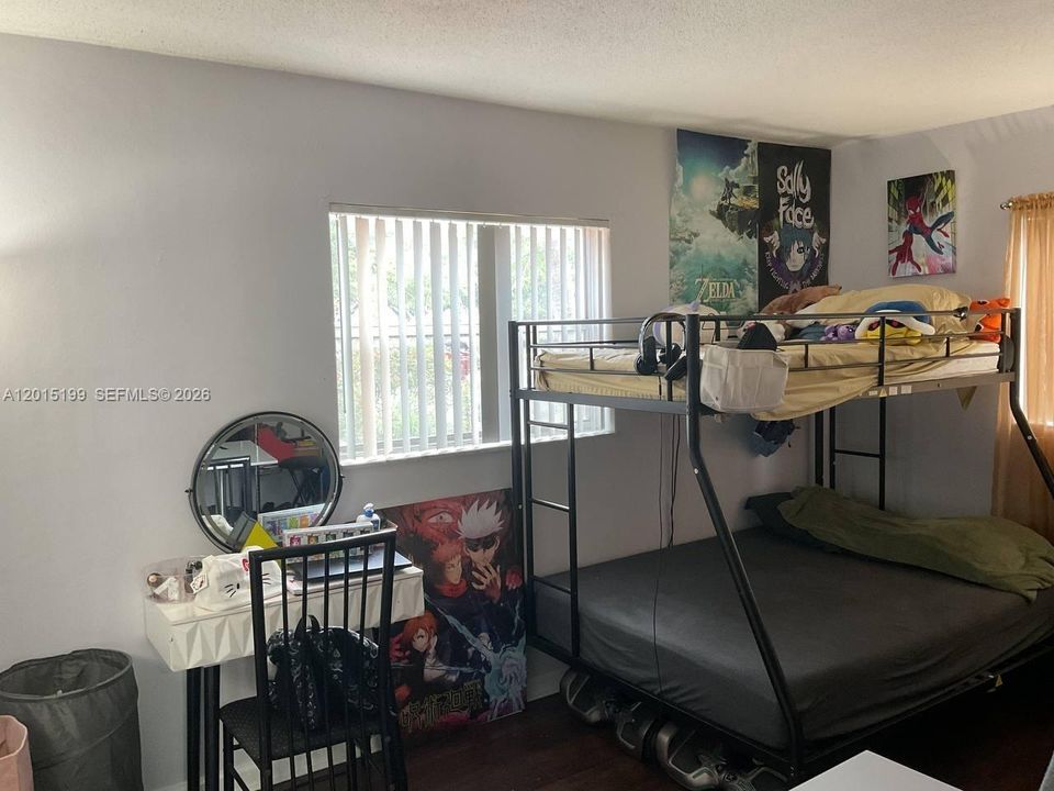 For Sale: $200,000 (2 beds, 2 baths, 888 Square Feet)