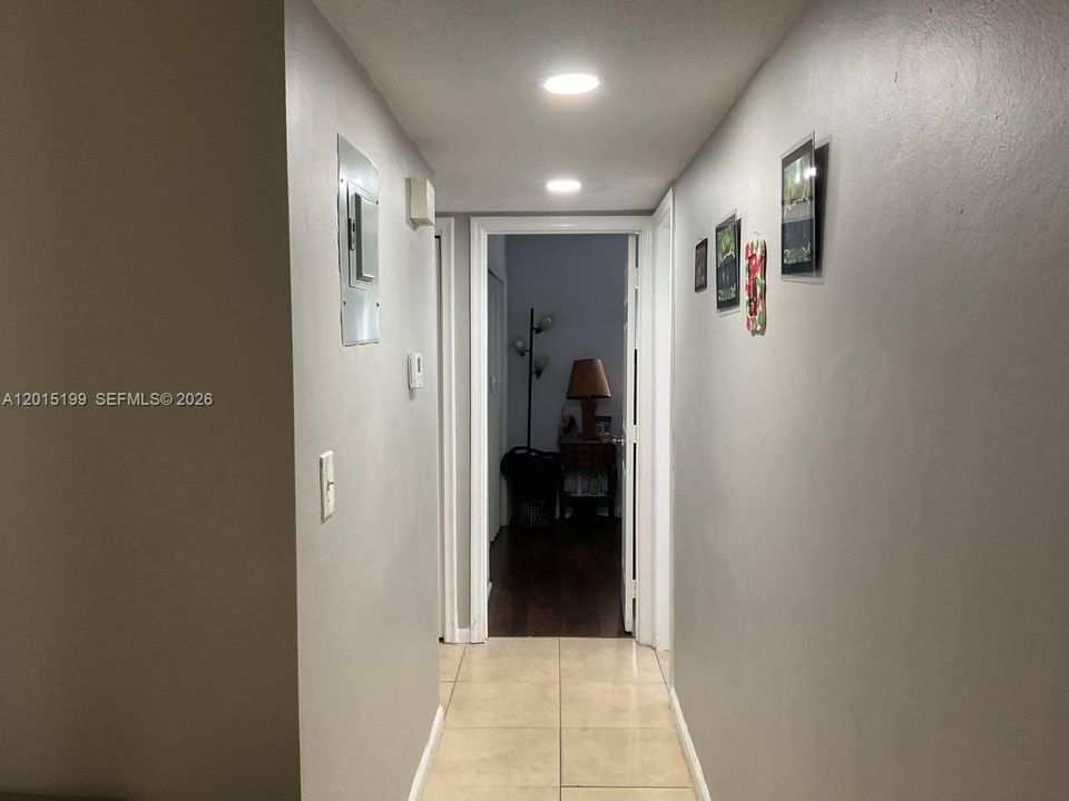 For Sale: $200,000 (2 beds, 2 baths, 888 Square Feet)