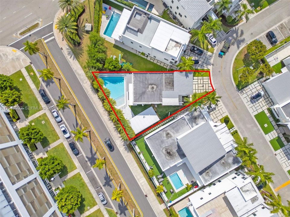 For Sale: $1,899,000 (4 beds, 4 baths, 3753 Square Feet)