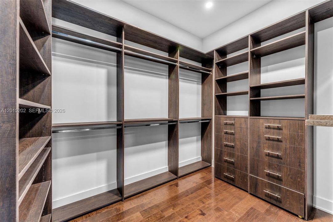 For Sale: $1,899,000 (4 beds, 4 baths, 3753 Square Feet)