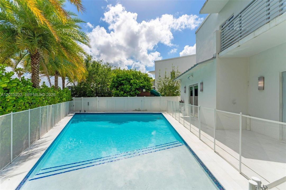 For Sale: $1,899,000 (4 beds, 4 baths, 3753 Square Feet)