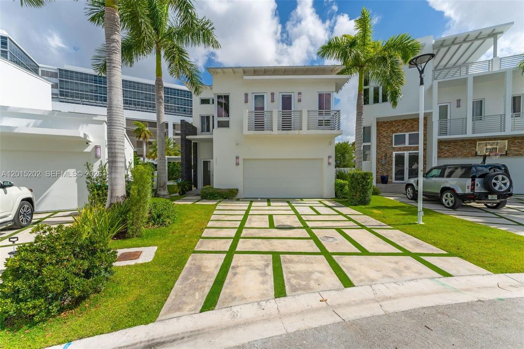 For Sale: $1,899,000 (4 beds, 4 baths, 3753 Square Feet)