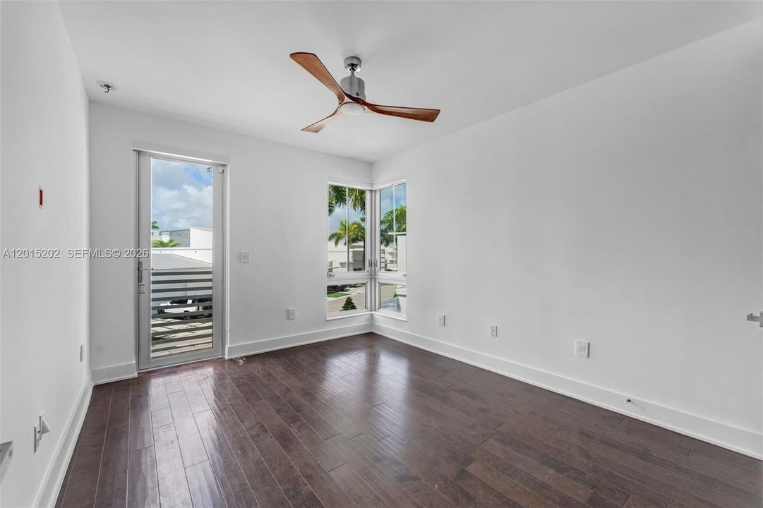For Sale: $1,899,000 (4 beds, 4 baths, 3753 Square Feet)