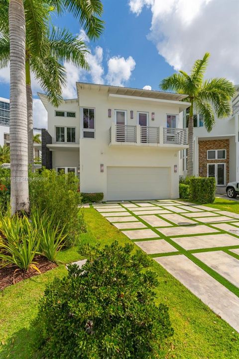 For Sale: $1,899,000 (4 beds, 4 baths, 3753 Square Feet)