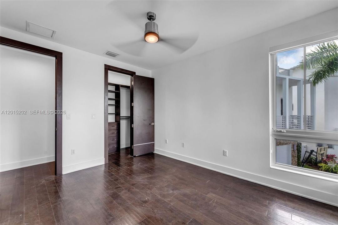 For Sale: $1,899,000 (4 beds, 4 baths, 3753 Square Feet)