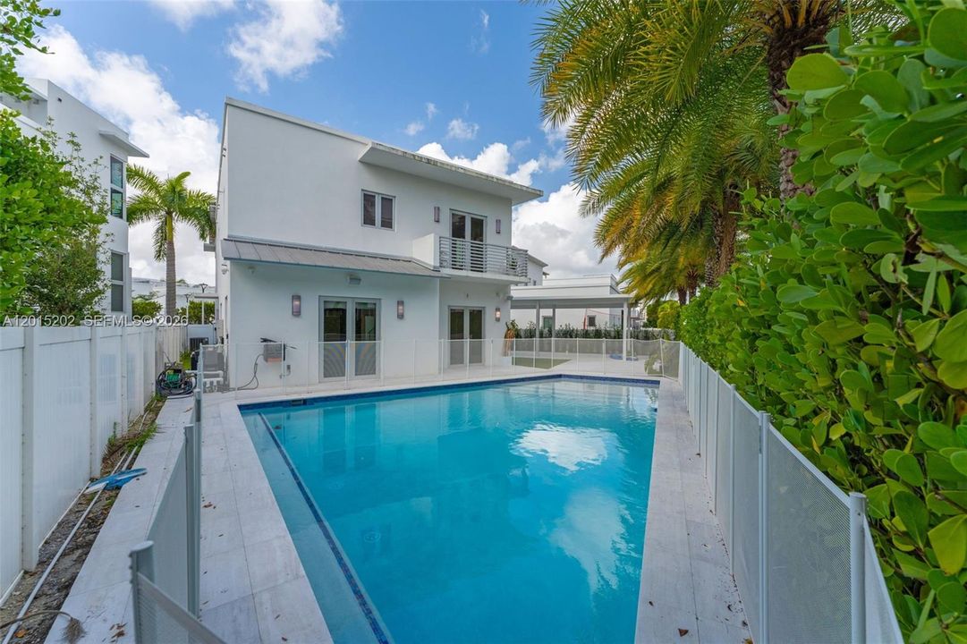 For Sale: $1,899,000 (4 beds, 4 baths, 3753 Square Feet)