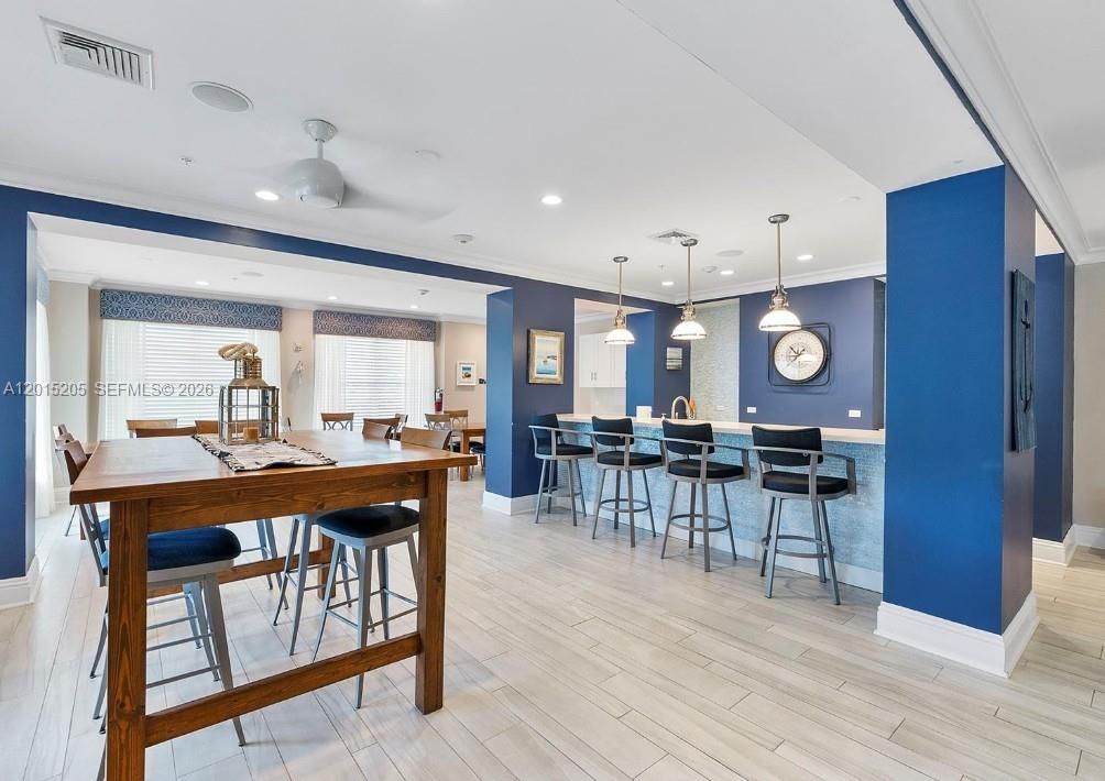 For Sale: $590,000 (2 beds, 2 baths, 1129 Square Feet)