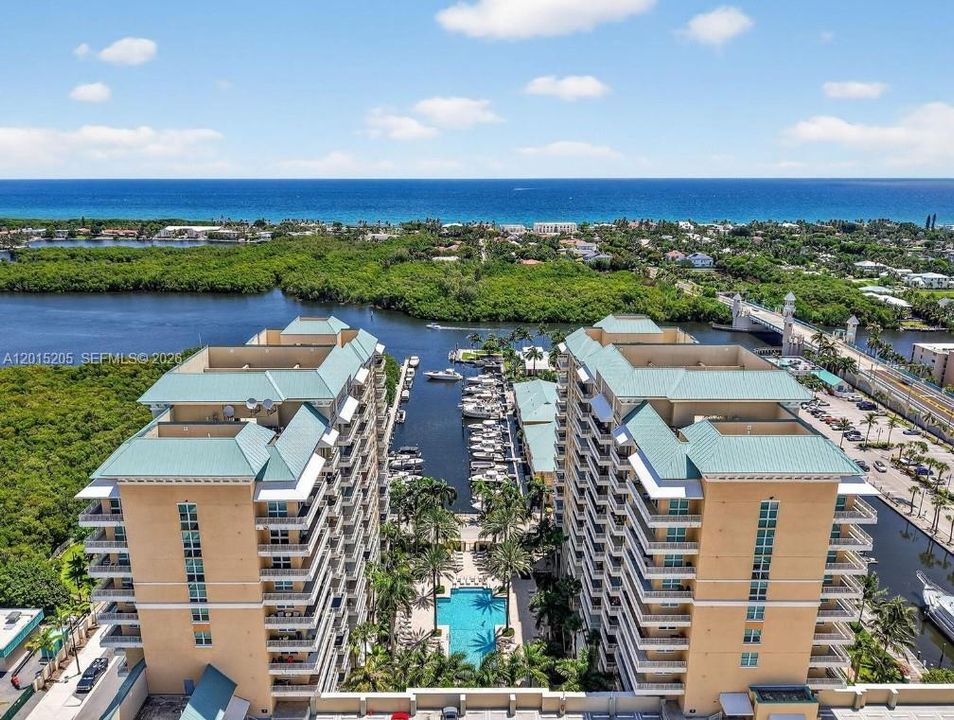 For Sale: $590,000 (2 beds, 2 baths, 1129 Square Feet)