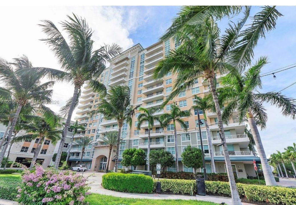 For Sale: $590,000 (2 beds, 2 baths, 1129 Square Feet)