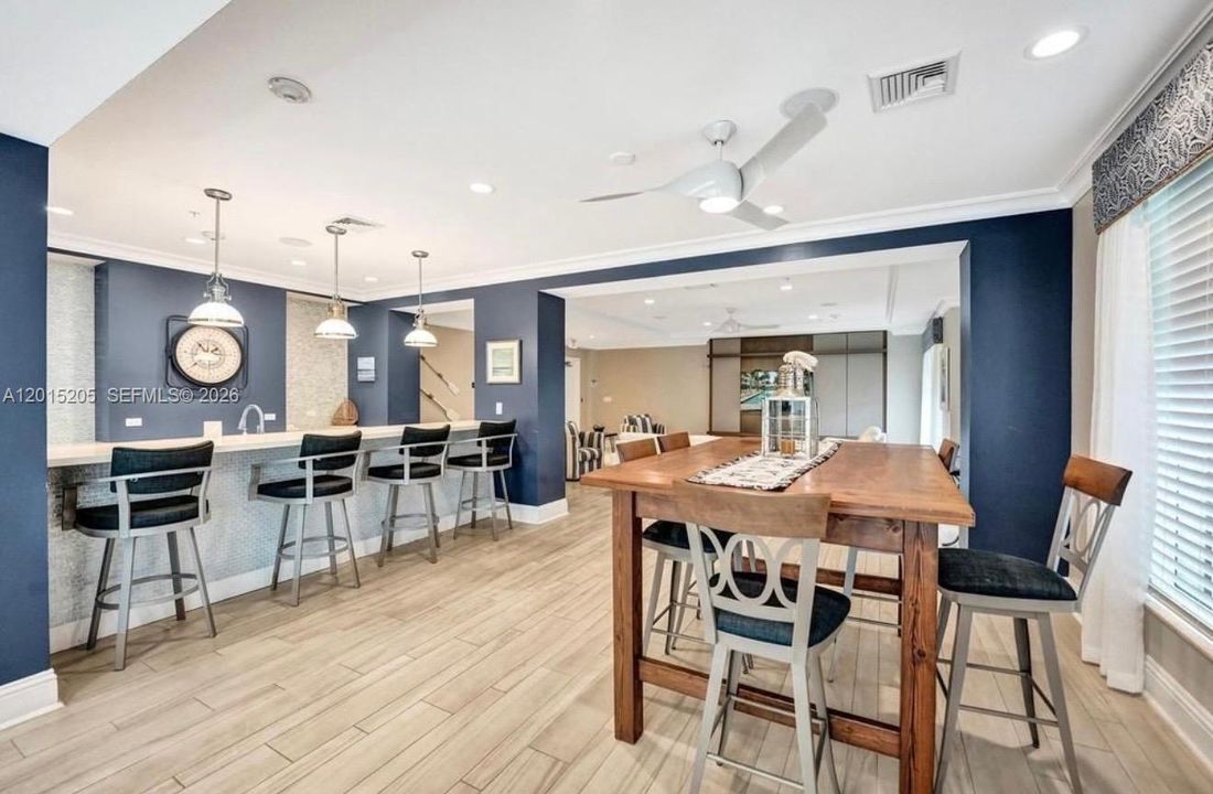 For Sale: $590,000 (2 beds, 2 baths, 1129 Square Feet)