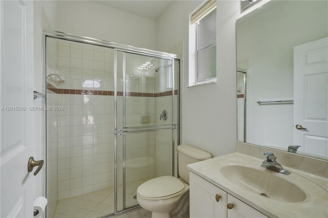 Activo con contrato: $980,000 (5 camas, 3 baños, 2829 Pies cuadrados)