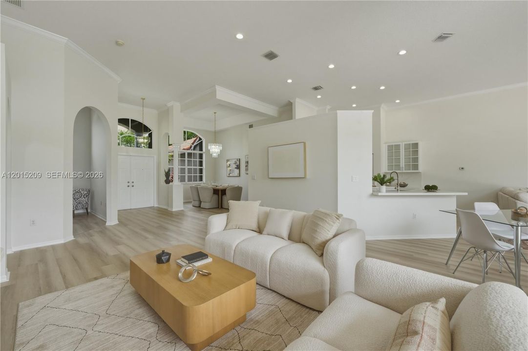 Activo con contrato: $980,000 (5 camas, 3 baños, 2829 Pies cuadrados)
