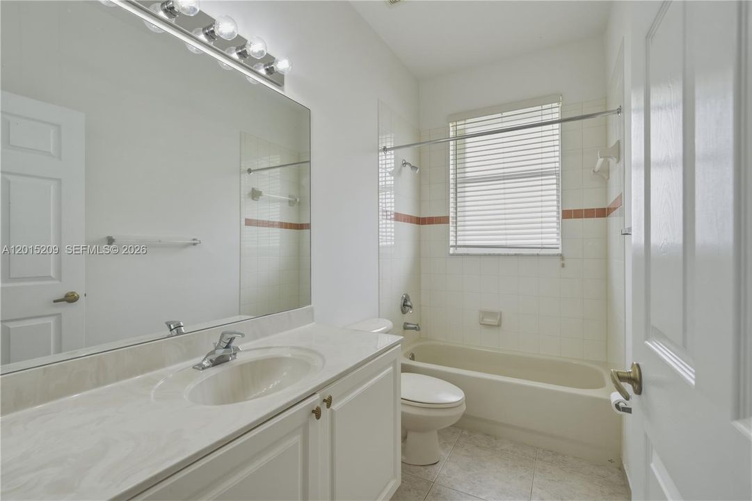 Activo con contrato: $980,000 (5 camas, 3 baños, 2829 Pies cuadrados)