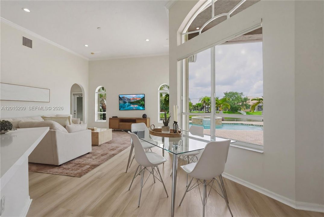 Activo con contrato: $980,000 (5 camas, 3 baños, 2829 Pies cuadrados)