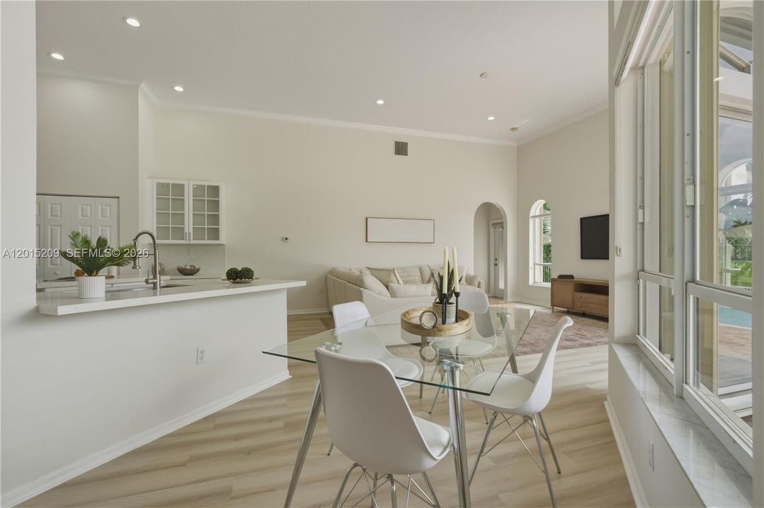 Activo con contrato: $980,000 (5 camas, 3 baños, 2829 Pies cuadrados)