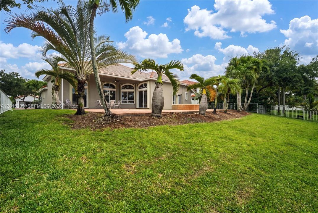 Activo con contrato: $980,000 (5 camas, 3 baños, 2829 Pies cuadrados)