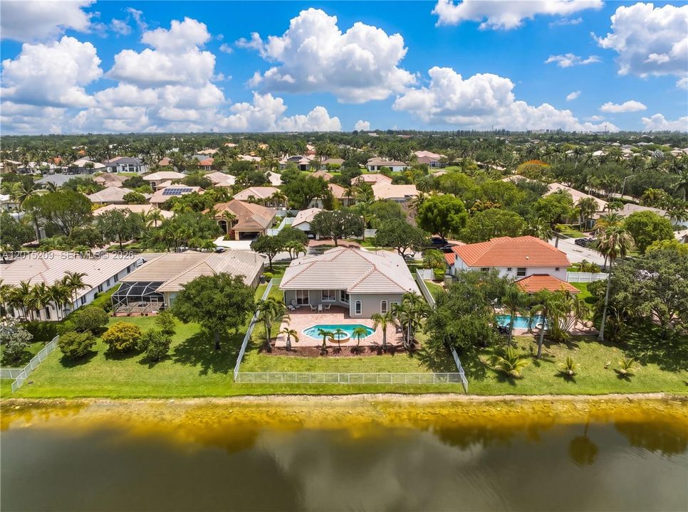 Activo con contrato: $980,000 (5 camas, 3 baños, 2829 Pies cuadrados)