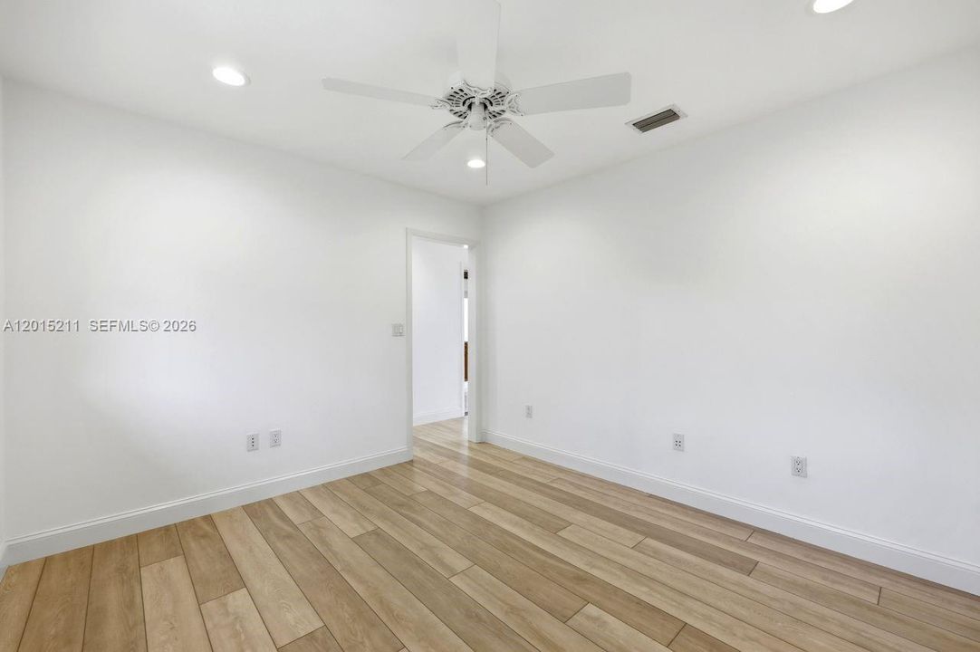 Activo con contrato: $2,340,000 (5 camas, 3 baños, 3203 Pies cuadrados)