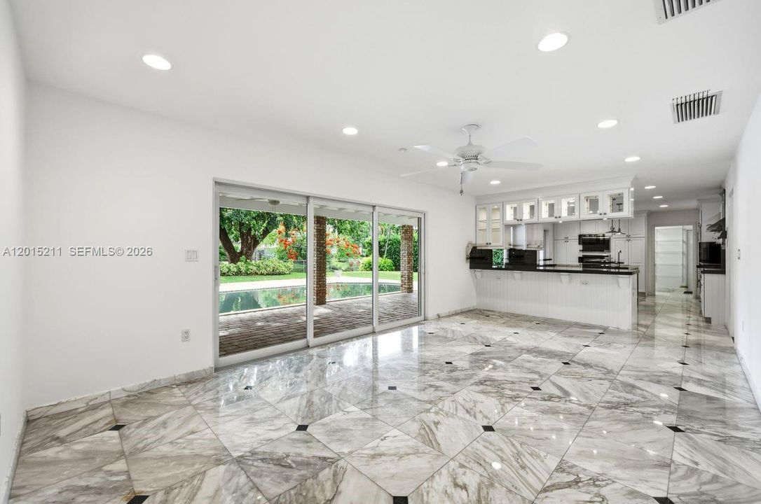 Activo con contrato: $2,340,000 (5 camas, 3 baños, 3203 Pies cuadrados)