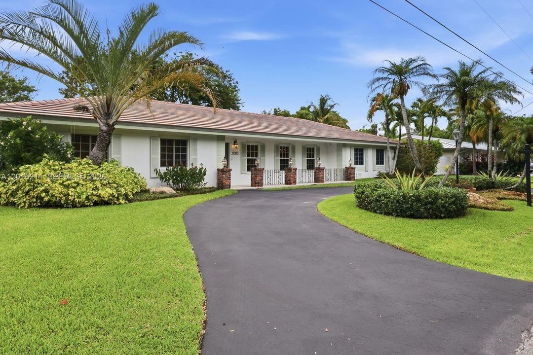 Activo con contrato: $2,340,000 (5 camas, 3 baños, 3203 Pies cuadrados)