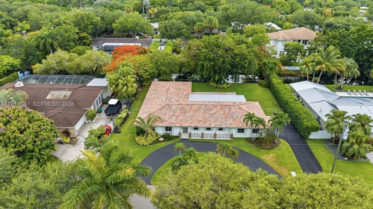 Activo con contrato: $2,340,000 (5 camas, 3 baños, 3203 Pies cuadrados)