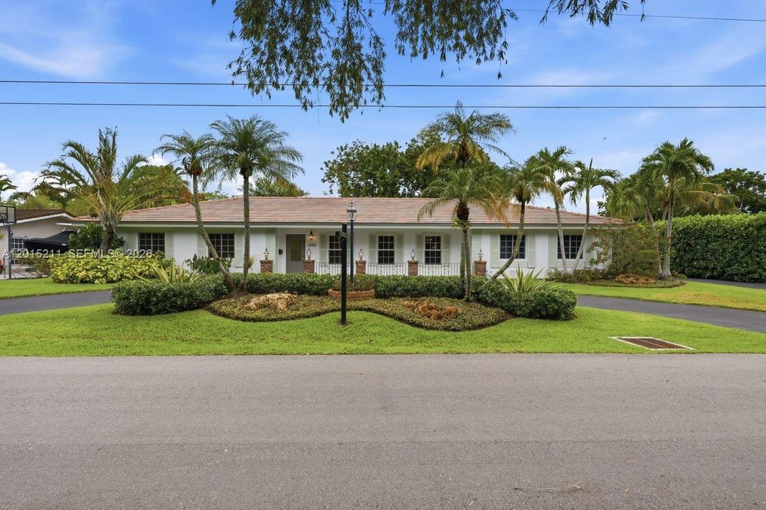 Activo con contrato: $2,340,000 (5 camas, 3 baños, 3203 Pies cuadrados)