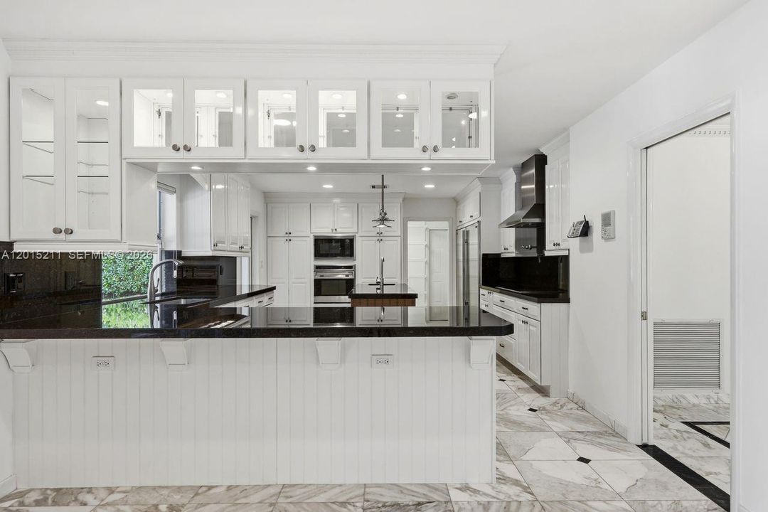 Activo con contrato: $2,340,000 (5 camas, 3 baños, 3203 Pies cuadrados)